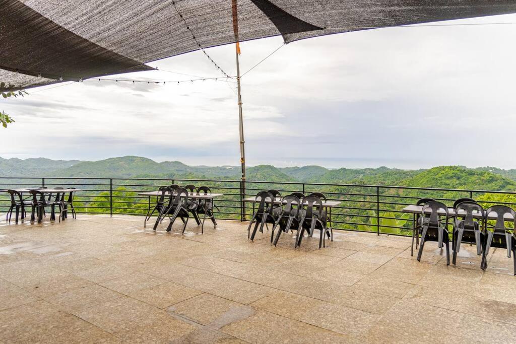 Cozy Log Mountain Cabin In Mabini With Breakfast Bahay bakasyunan